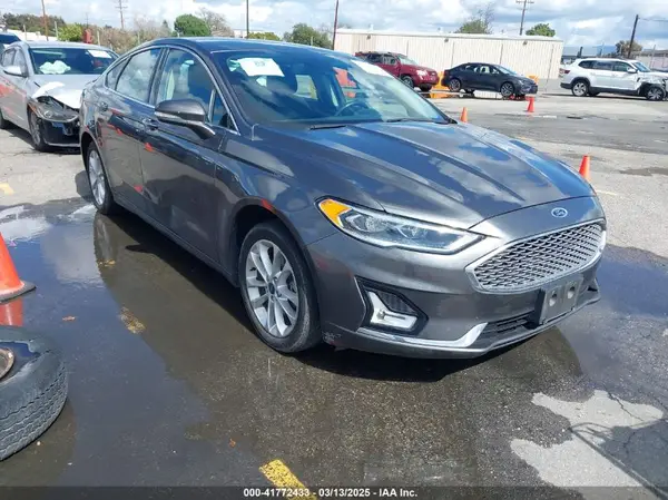 3FA6P0SU2KR114886 2019 FORD FUSION - Image 1