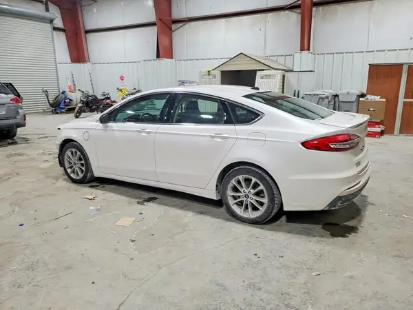 3FA6P0SU2KR157821 2019 FORD FUSION - Image 2