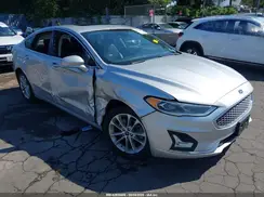 3FA6P0SU3KR111057 2019 FORD FUSION