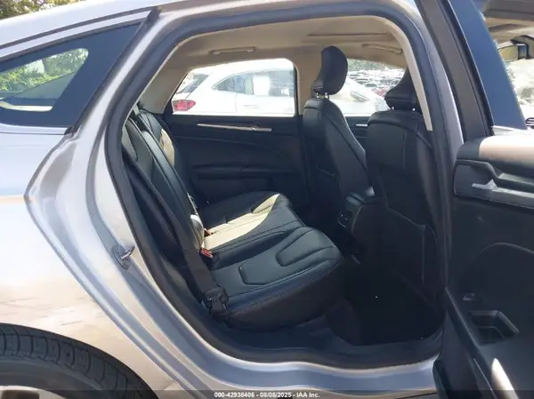 3FA6P0SU3KR111057 2019 FORD FUSION - Image 8