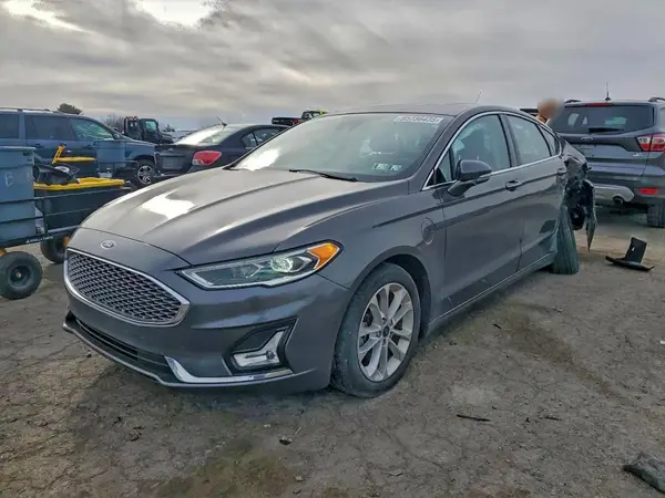 3FA6P0SU3KR192738 2019 FORD FUSION - Image 1