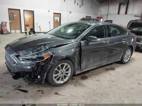 3FA6P0SU3KR215094 2019 FORD FUSION - Image 2
