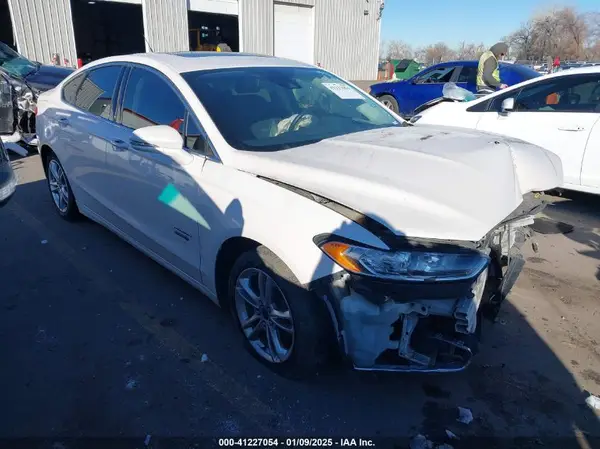 3FA6P0SU4GR303966 2016 FORD FUSION - Image 1