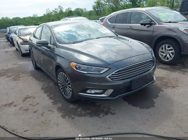 3FA6P0SU4HR152063 2017 FORD FUSION - Image 1