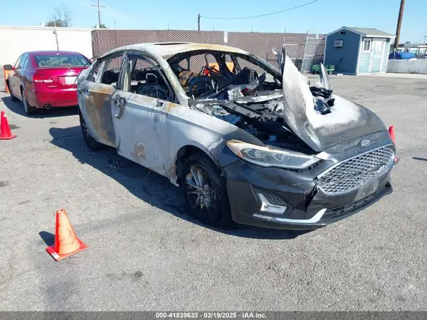 3FA6P0SU4KR232535 2019 FORD FUSION - Image 1