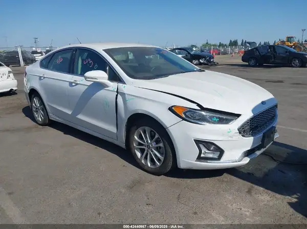 3FA6P0SU4LR246484 2020 FORD FUSION - Image 1