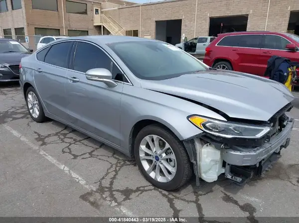 3FA6P0SU4LR260496 2020 FORD FUSION - Image 1