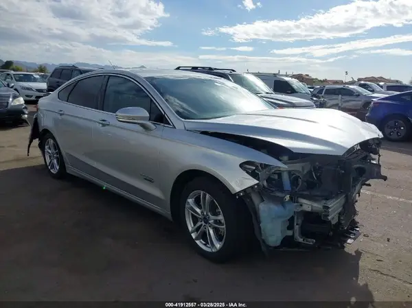 3FA6P0SU6GR144898 2016 FORD FUSION - Image 1