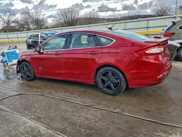 3FA6P0SU6GR235914 2016 FORD FUSION - Image 2