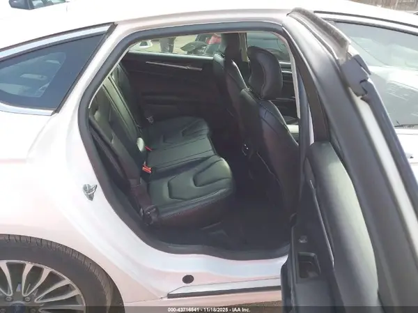 3FA6P0SU6HR147186 2017 FORD FUSION - Image 8