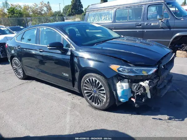 3FA6P0SU6HR329650 2017 FORD FUSION - Image 1
