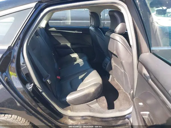 3FA6P0SU6HR329650 2017 FORD FUSION - Image 8