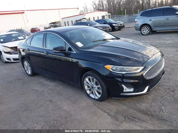3FA6P0SU6KR213131 2019 FORD FUSION - Image 1