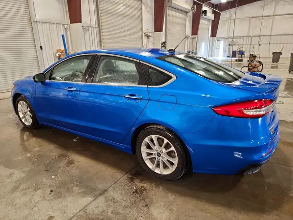 3FA6P0SU7LR126887 2020 FORD FUSION - Image 2