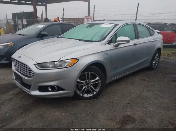 3FA6P0SU8GR241911 2016 FORD FUSION - Image 2