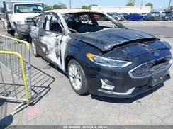 3FA6P0SU8KR185381 2019 FORD FUSION
