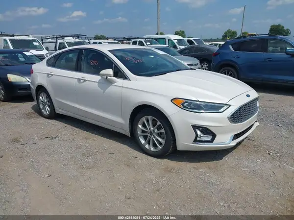 3FA6P0SU8KR192833 2019 FORD FUSION - Image 1