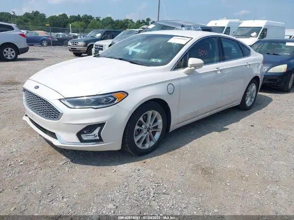 3FA6P0SU8KR192833 2019 FORD FUSION - Image 2
