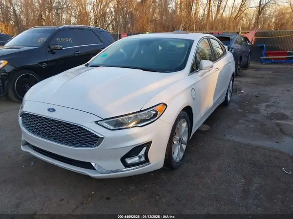 3FA6P0SU8KR192900 2019 FORD FUSION - Image 2