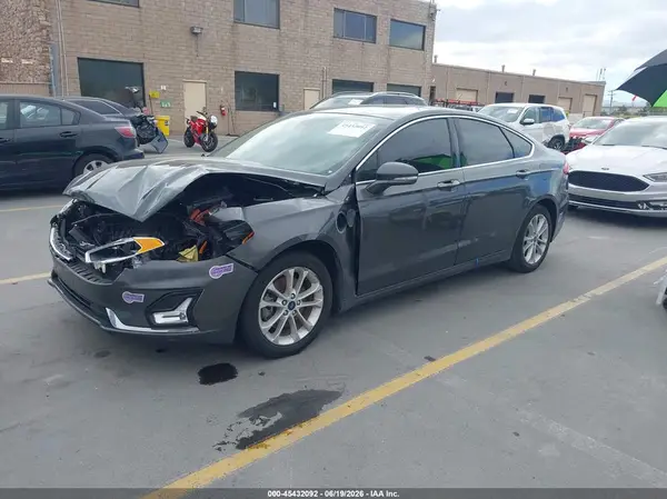 3FA6P0SU9KR201796 2019 FORD FUSION - Image 2