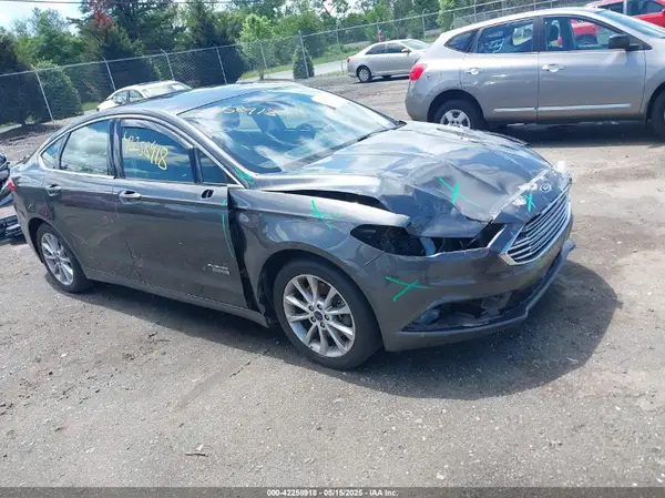 3FA6P0SUXHR184919 2017 FORD FUSION - Image 1