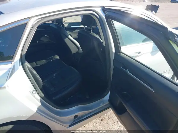 3FA6P0SUXJR152963 2018 FORD FUSION - Image 8