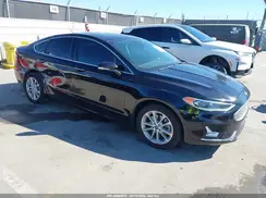 3FA6P0SUXKR114697 2019 FORD FUSION