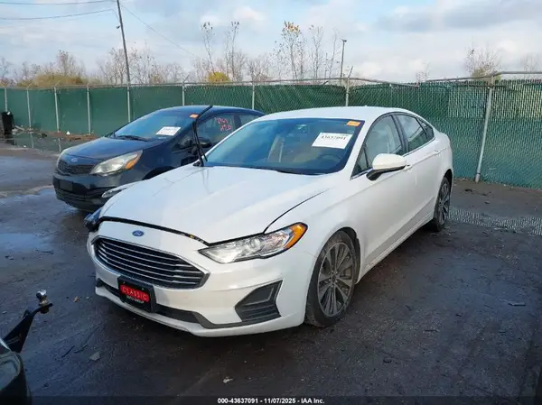 3FA6P0T91LR241205 2020 FORD FUSION - Image 2