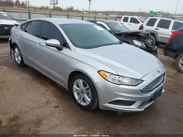 3FA6P0UU1JR101042 2018 FORD FUSION - Image 1