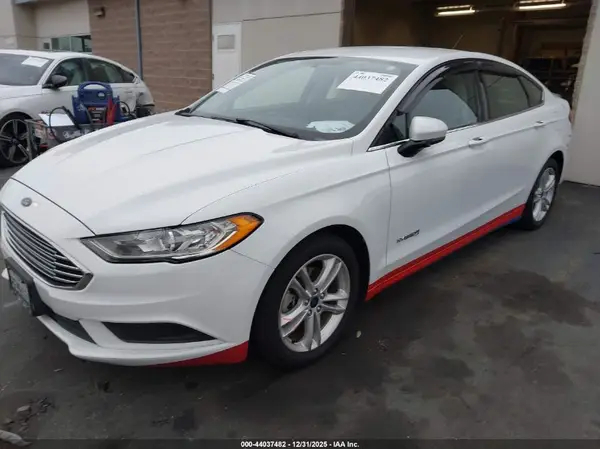 3FA6P0UU1JR233878 2018 FORD FUSION - Image 2
