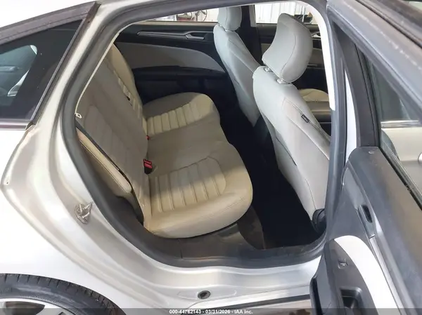 3FA6P0UU2JR100515 2018 FORD FUSION - Image 8