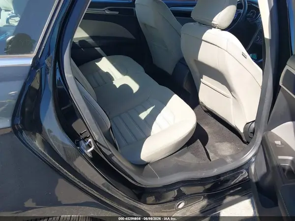 3FA6P0UU2JR235851 2018 FORD FUSION - Image 8
