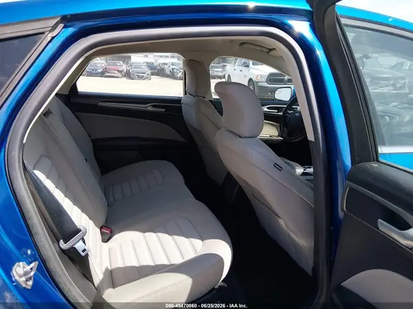 3FA6P0UU2JR235865 2018 FORD FUSION - Image 8