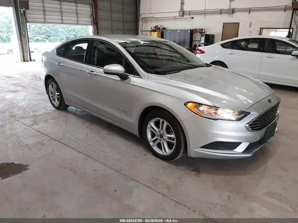 3FA6P0UU2JR271393 2018 FORD FUSION - Image 1