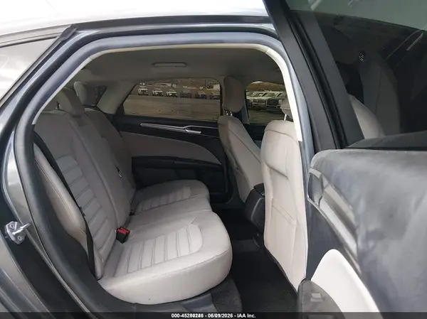 3FA6P0UU2JR271569 2018 FORD FUSION - Image 8