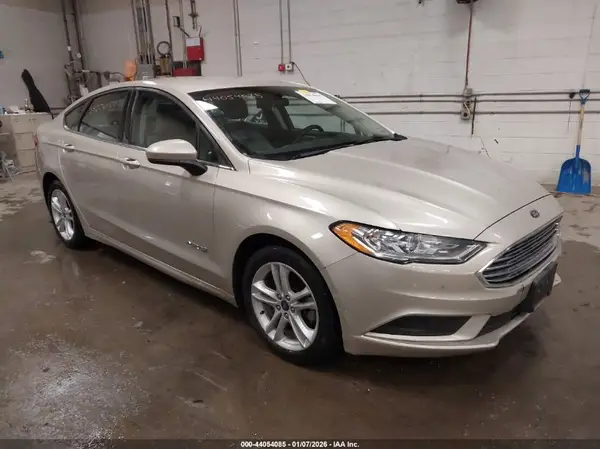 3FA6P0UU3JR100135 2018 FORD FUSION - Image 1
