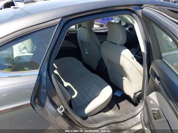 3FA6P0UU3JR122443 2018 FORD FUSION - Image 8
