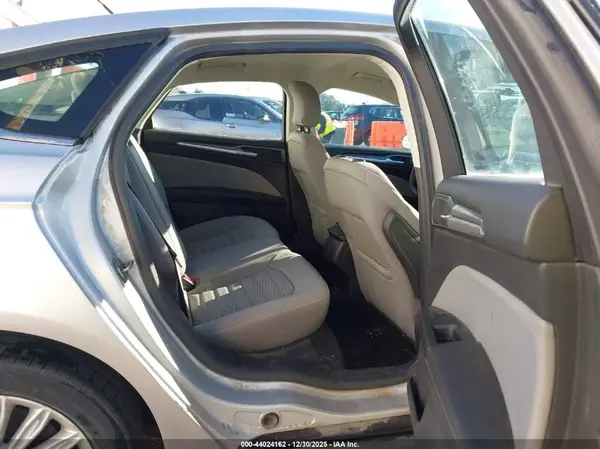 3FA6P0UU4GR127000 2016 FORD FUSION - Image 8