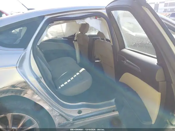 3FA6P0UU4HR360649 2017 FORD FUSION - Image 8