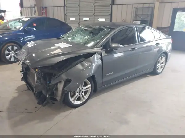 3FA6P0UU4JR222910 2018 FORD FUSION - Image 2