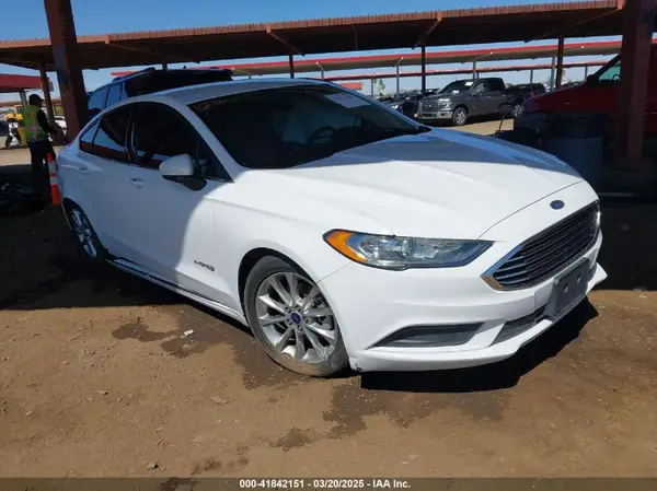 3FA6P0UU5HR196585 2017 FORD FUSION - Image 1