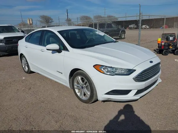 3FA6P0UU6JR100551 2018 FORD FUSION - Image 1
