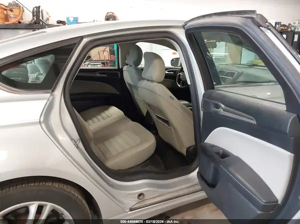 3FA6P0UU6JR100646 2018 FORD FUSION - Image 8