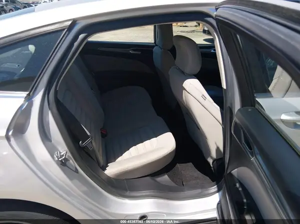 3FA6P0UU6JR101179 2018 FORD FUSION - Image 8