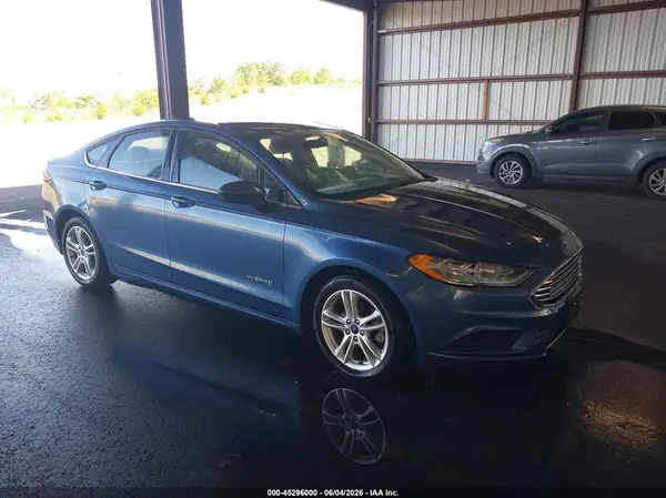 3FA6P0UU6JR235738 2018 FORD FUSION - Image 1