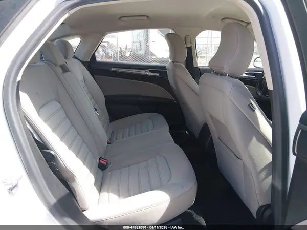 3FA6P0UU6JR254581 2018 FORD FUSION - Image 8