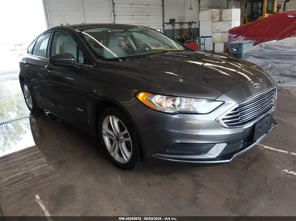 3FA6P0UU6JR271557 2018 FORD FUSION - Image 1