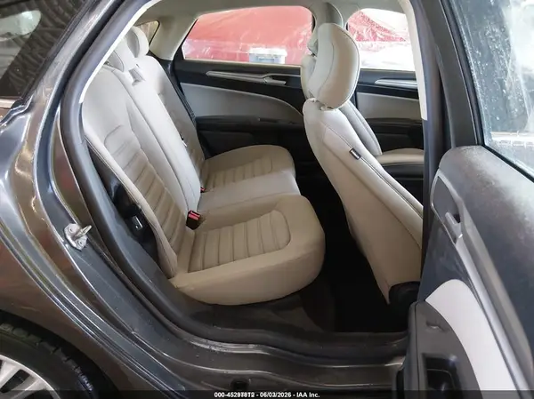 3FA6P0UU6JR271557 2018 FORD FUSION - Image 8
