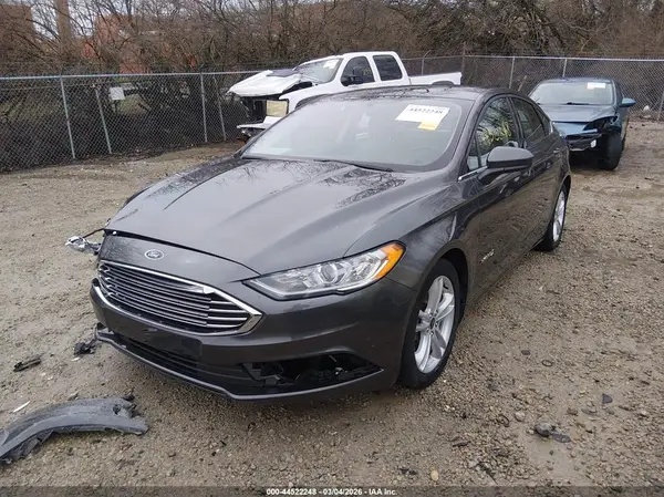 3FA6P0UU7JR142002 2018 FORD FUSION - Image 2