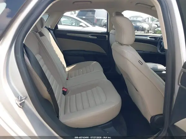 3FA6P0UU7JR271583 2018 FORD FUSION - Image 8